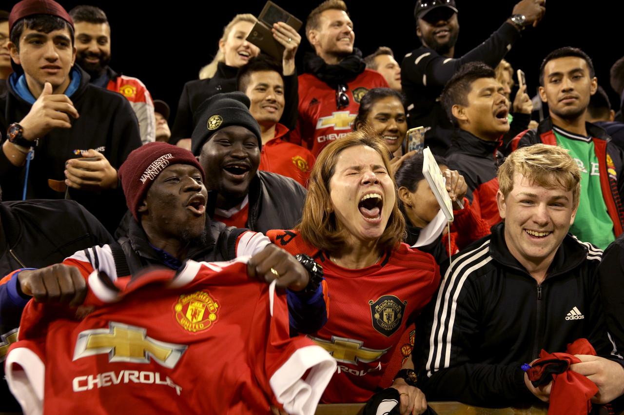 包含曼联前锋携手女友共游希腊，引发球迷争议的词条