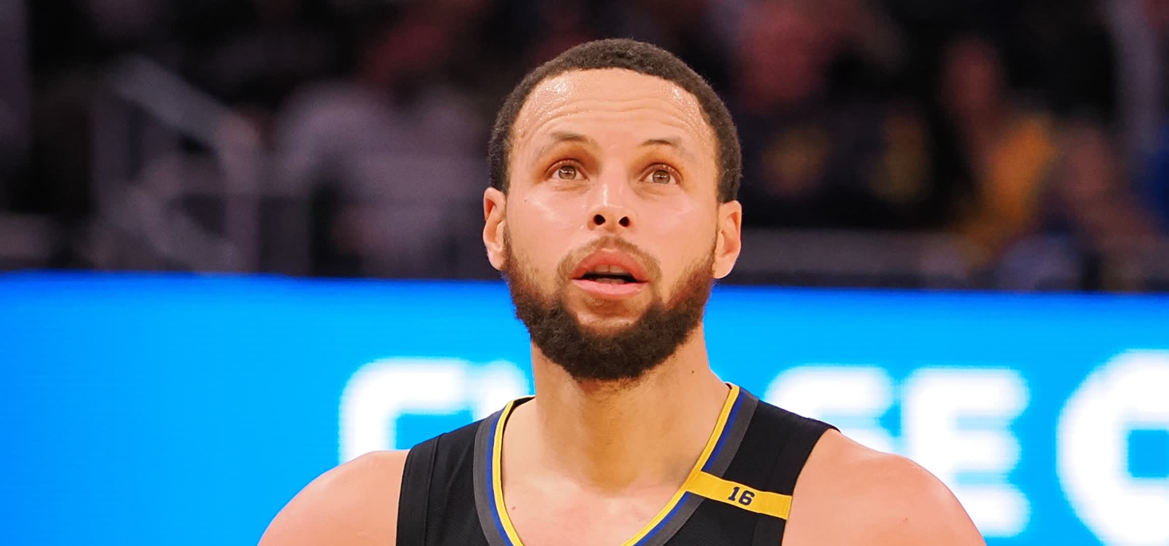 包含爵士球队遭逢挑战，积分暂居西部前五的词条