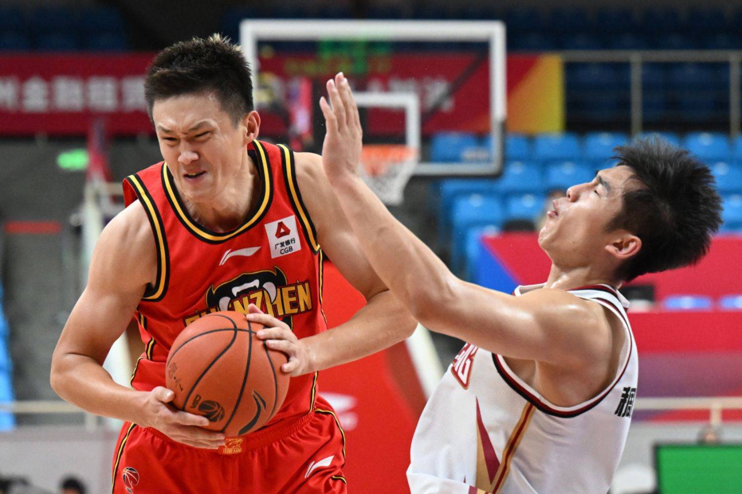 深圳队球员在比赛中展现出惊人表现,获得胜利的简单介绍 深圳队球员在比赛中展现出惊人表现,获得胜利的简单介绍