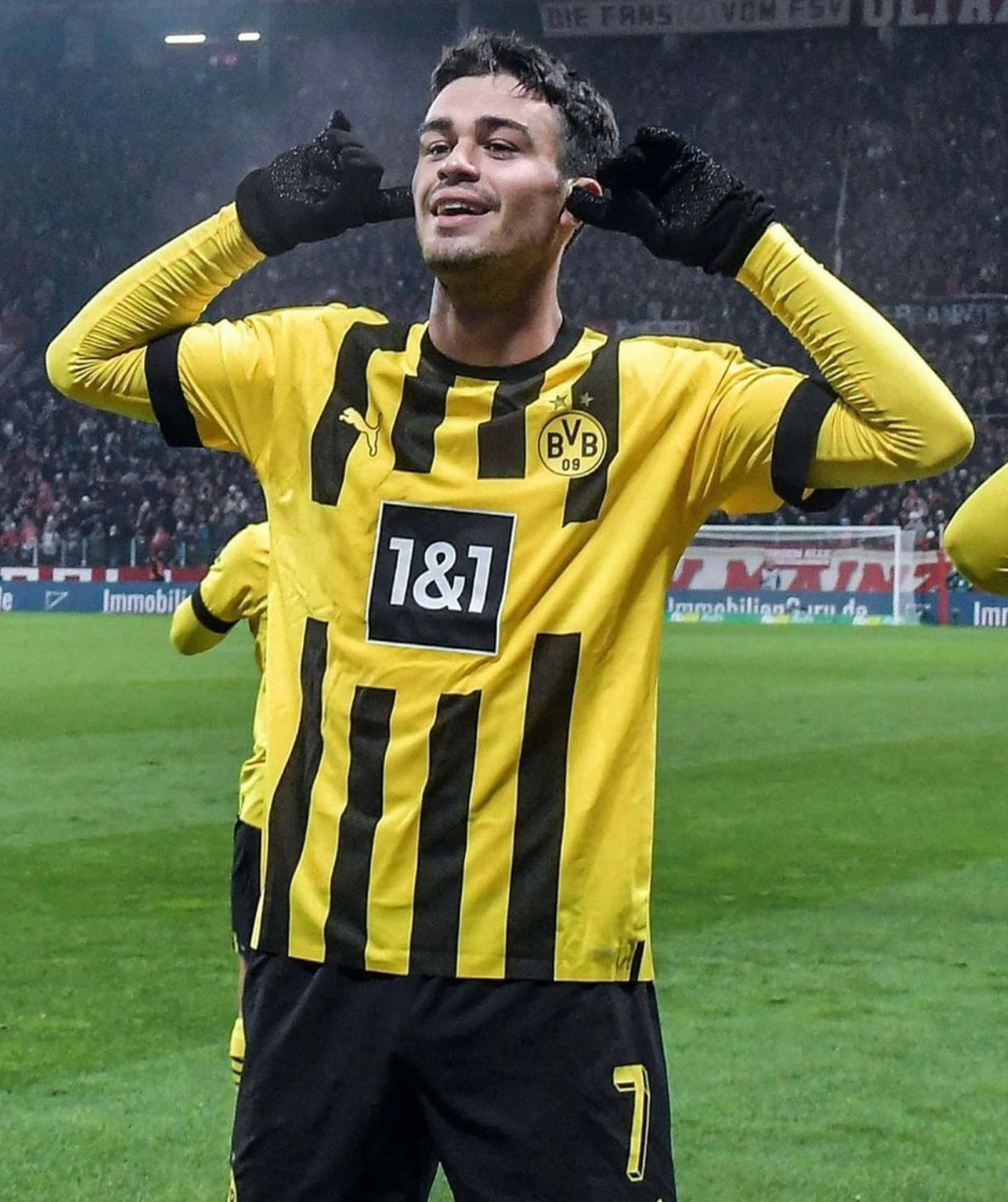 雷吉纳新帅调整阵容,球员信心大增的简单介绍 雷吉纳新帅调整阵容,球员信心大增的简单介绍