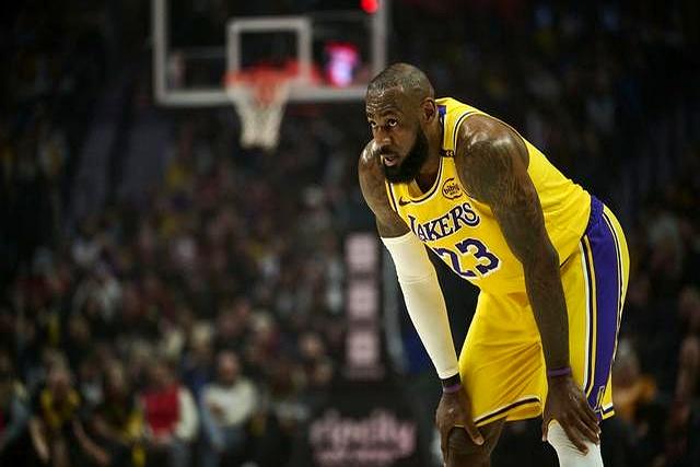 开拓者豪取八连胜，湖人遭受连败