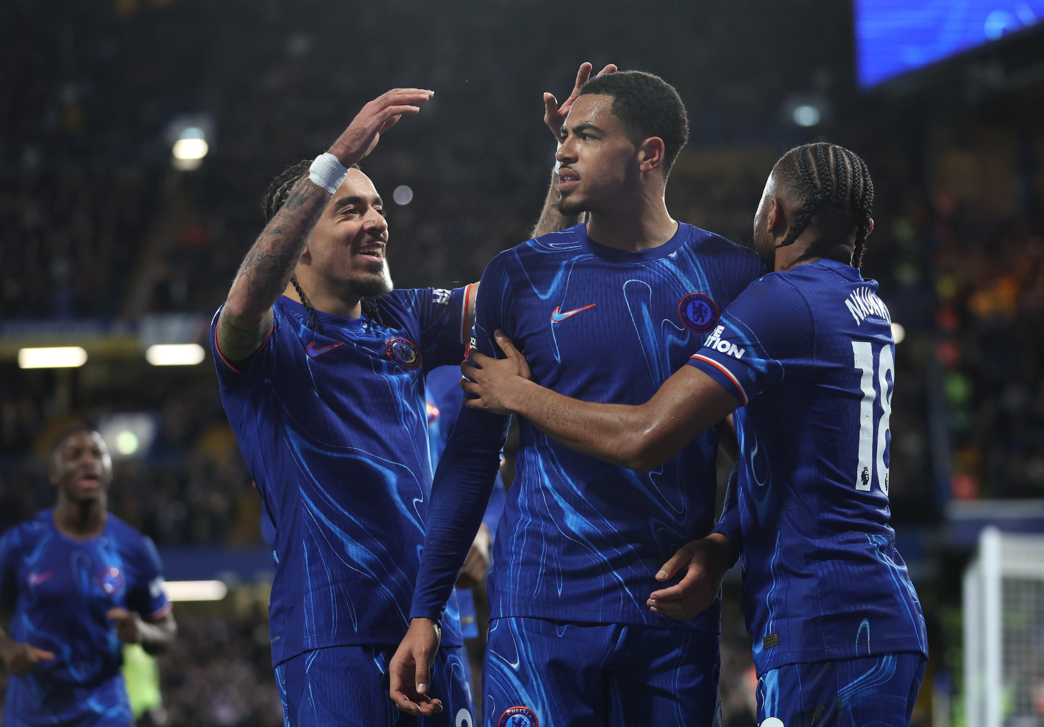 包含南安普顿主场不敌强敌，英超困境持续的词条