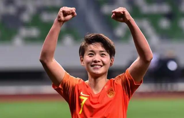 关于女性足球球员青春飞扬,力争胜利的信息 关于女性足球球员青春飞扬,力争胜利的信息