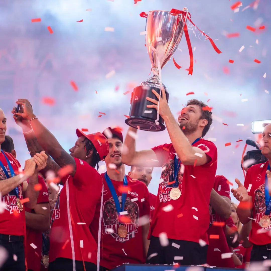 才华横溢!比赛中球员们展现出的出色表现令人惊叹的简单介绍 才华横溢!比赛中球员们展现出的出色表现令人惊叹的简单介绍