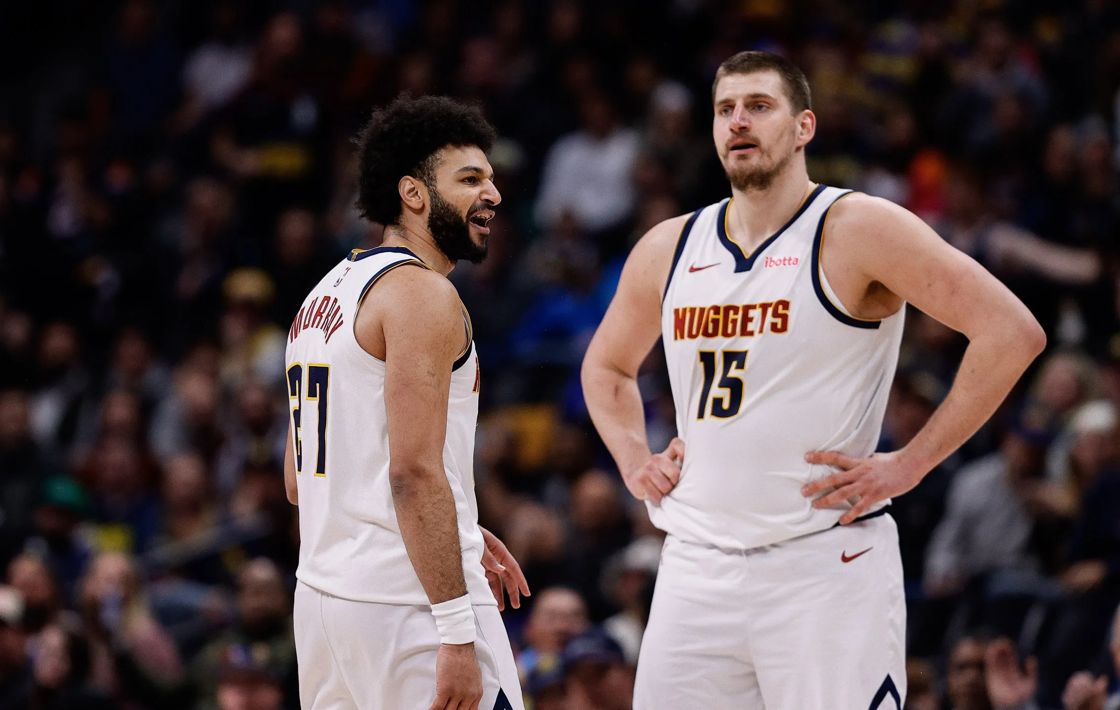 包含球员遭遇伤病，球队士气受到影响的词条