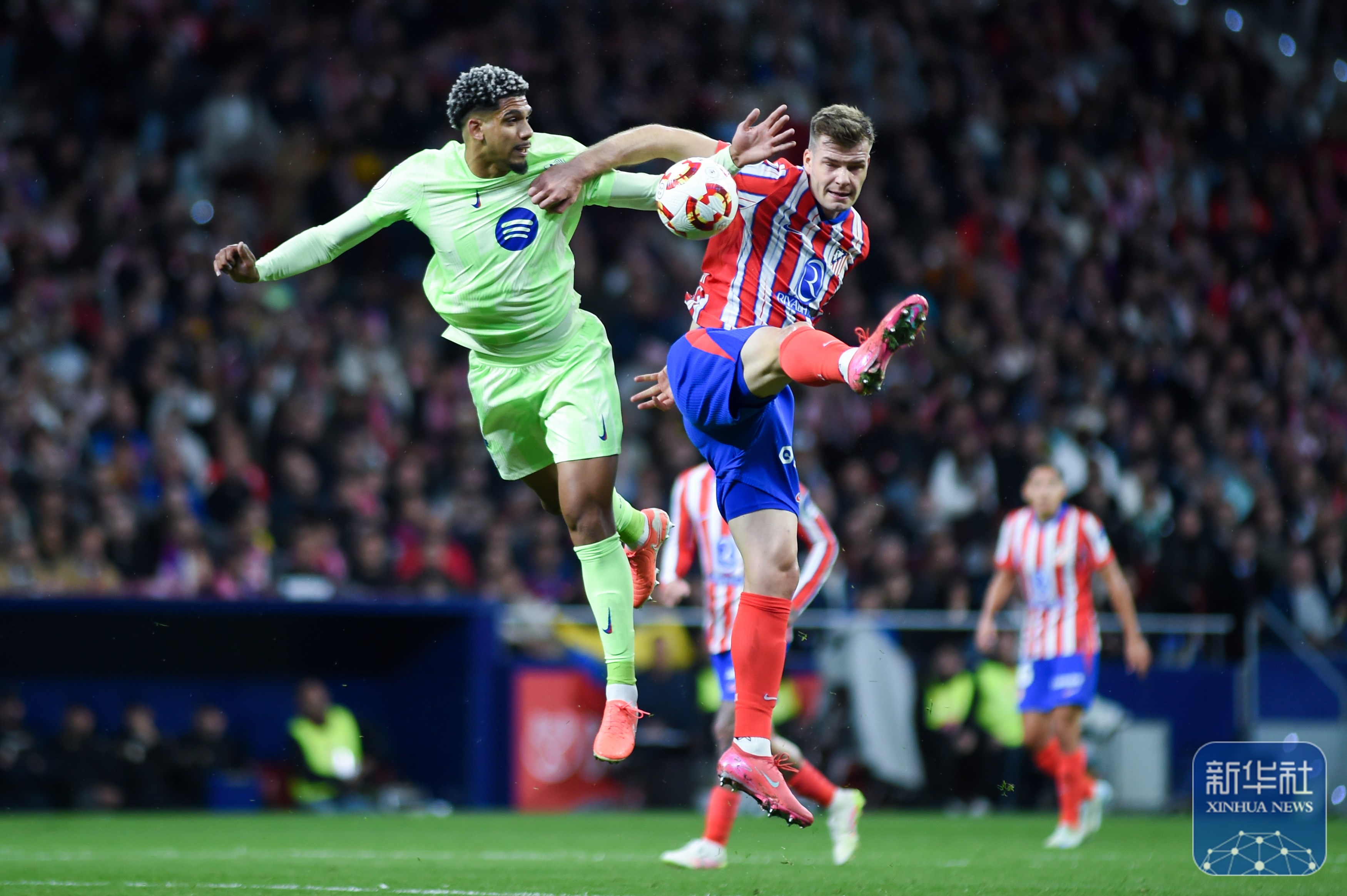 巴塞罗那客场逆转，下一轮晋级