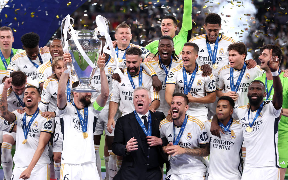 包含国际足球盛宴在欧洲继续进行中的词条