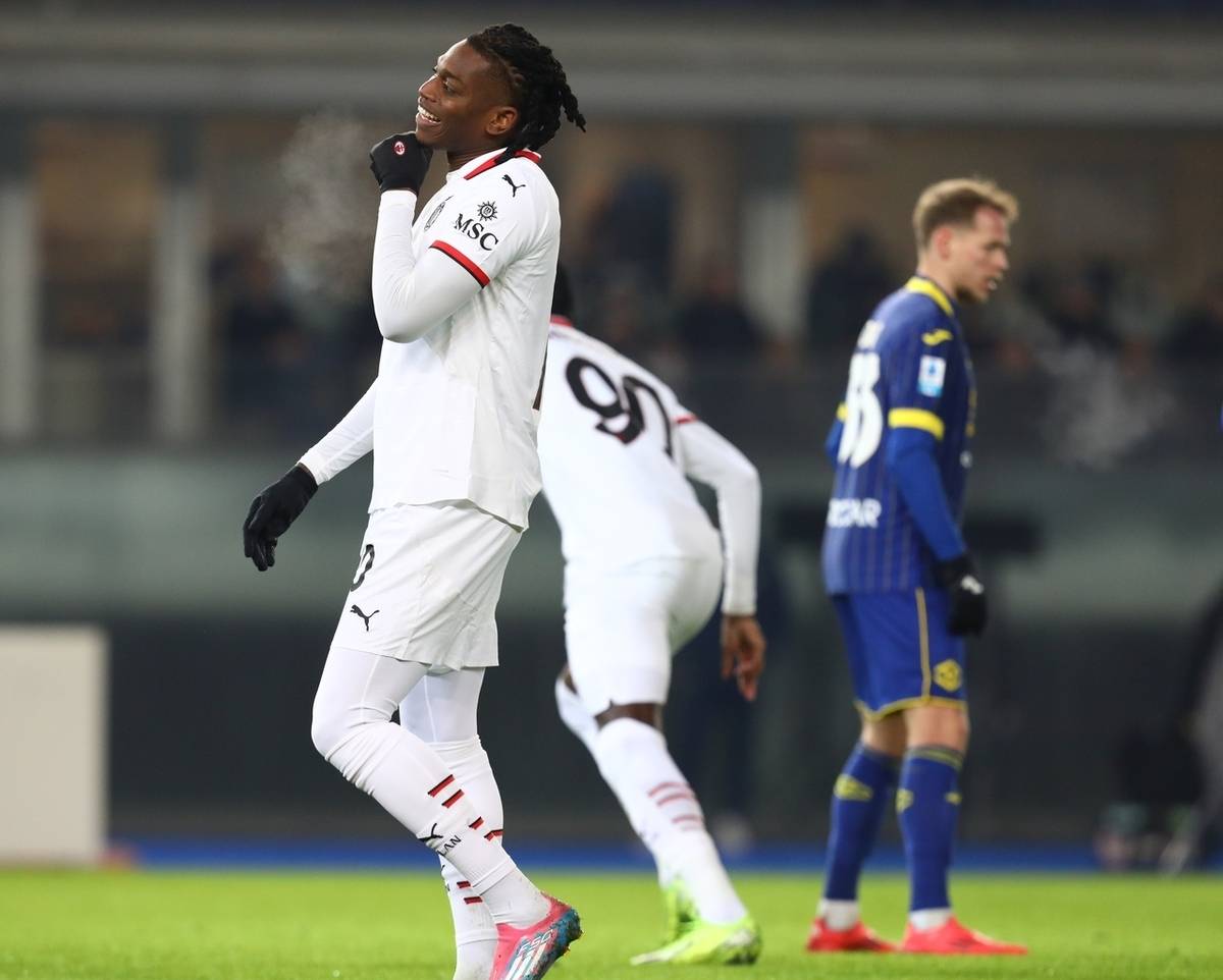 包含博洛尼亚球队连续不胜，主教练面临压力的词条