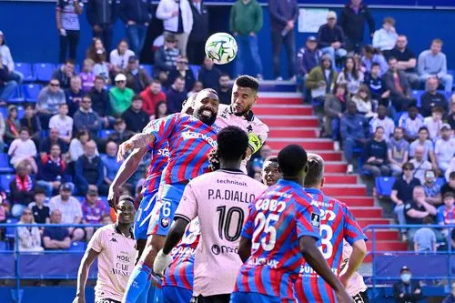 关于卡昂球员训练态度积极，备战比赛的信息