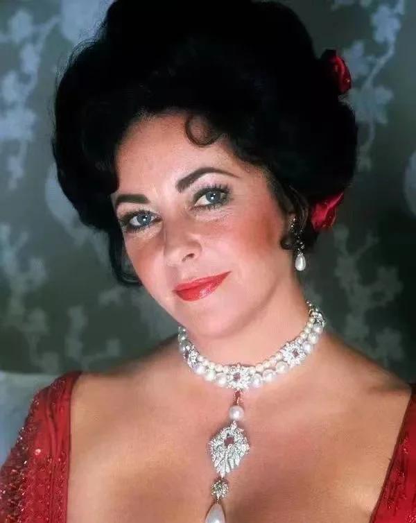 伊丽莎白消除莫斯科联手占据者的简单介绍 伊丽莎白消除莫斯科联手占据者的简单介绍