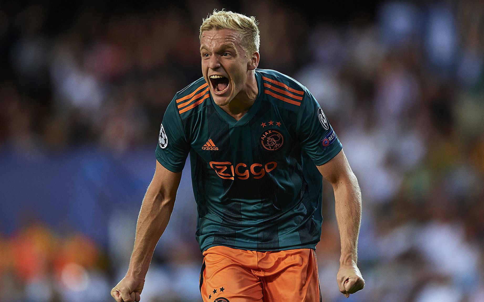 罗马惊险逆转阿贾克斯，小组头名稳坐