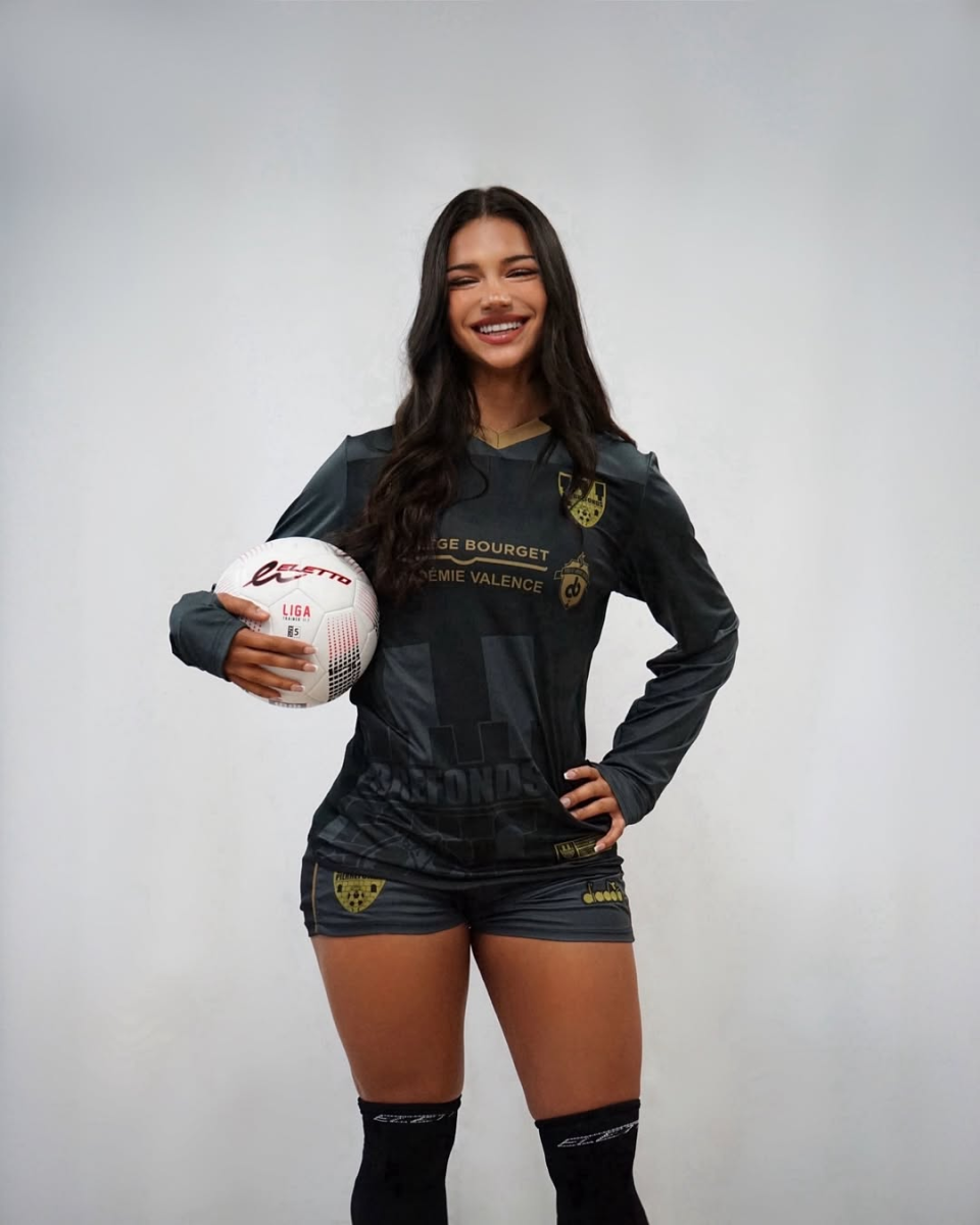 加拿大女田径运动员创造个人最佳成绩，获得亚军