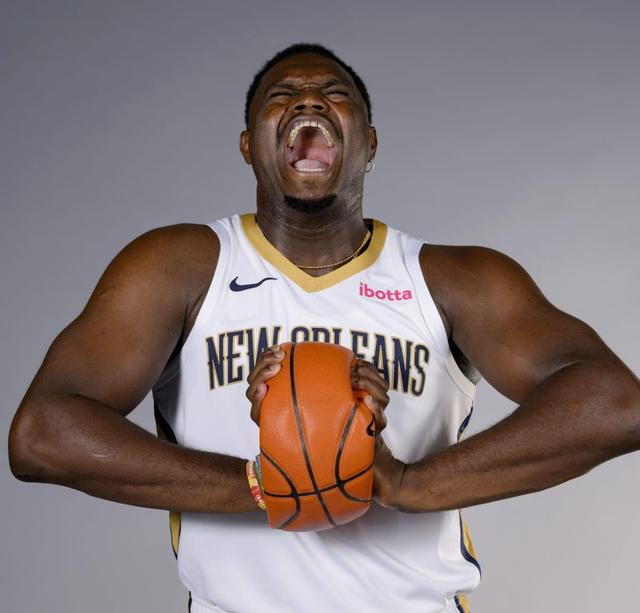 篮球明星在关键时刻挺身而出