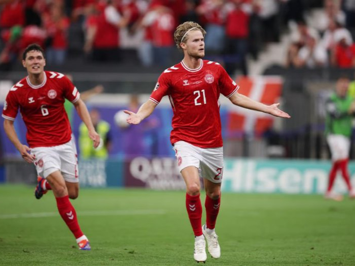 英格兰险胜丹麦，晋级半决赛