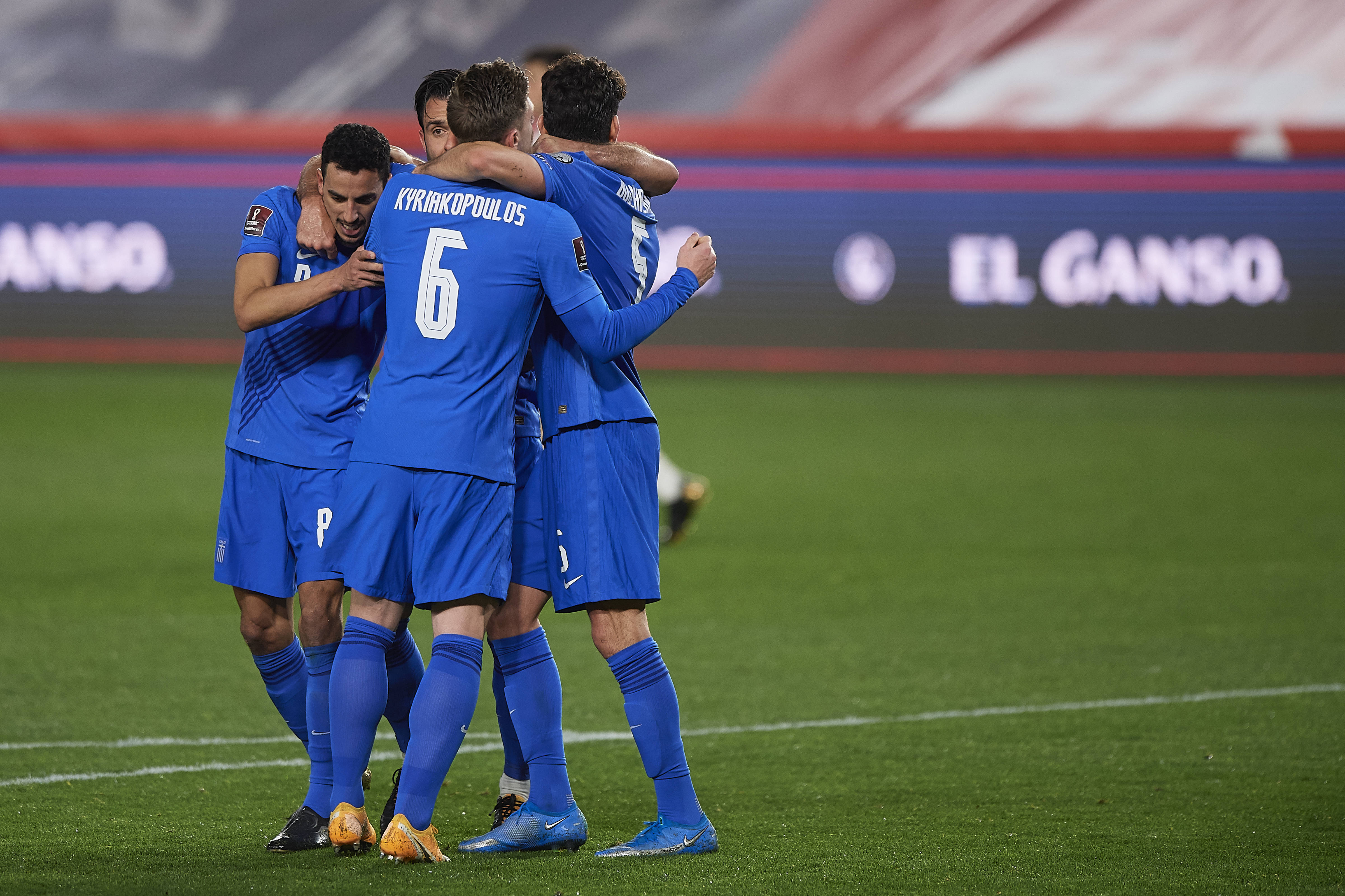 欧预赛开球在即，球迷热情高涨