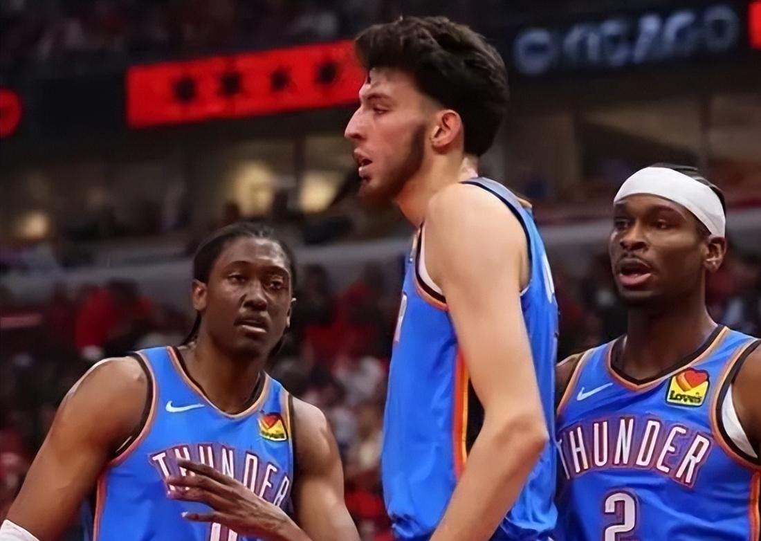 包含雷霆队主教练：球队正努力追赶前四名的词条