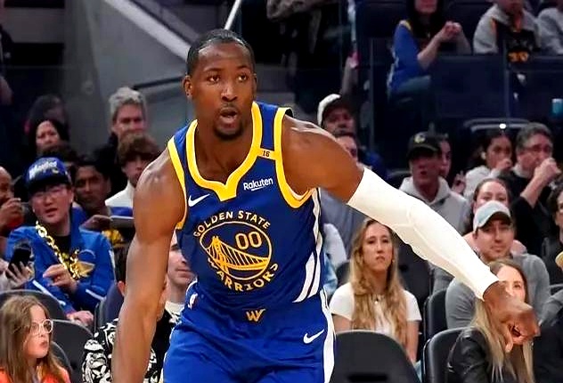 勇士队低迷连败士气愈发低落 勇士队低迷连败士气愈发低落