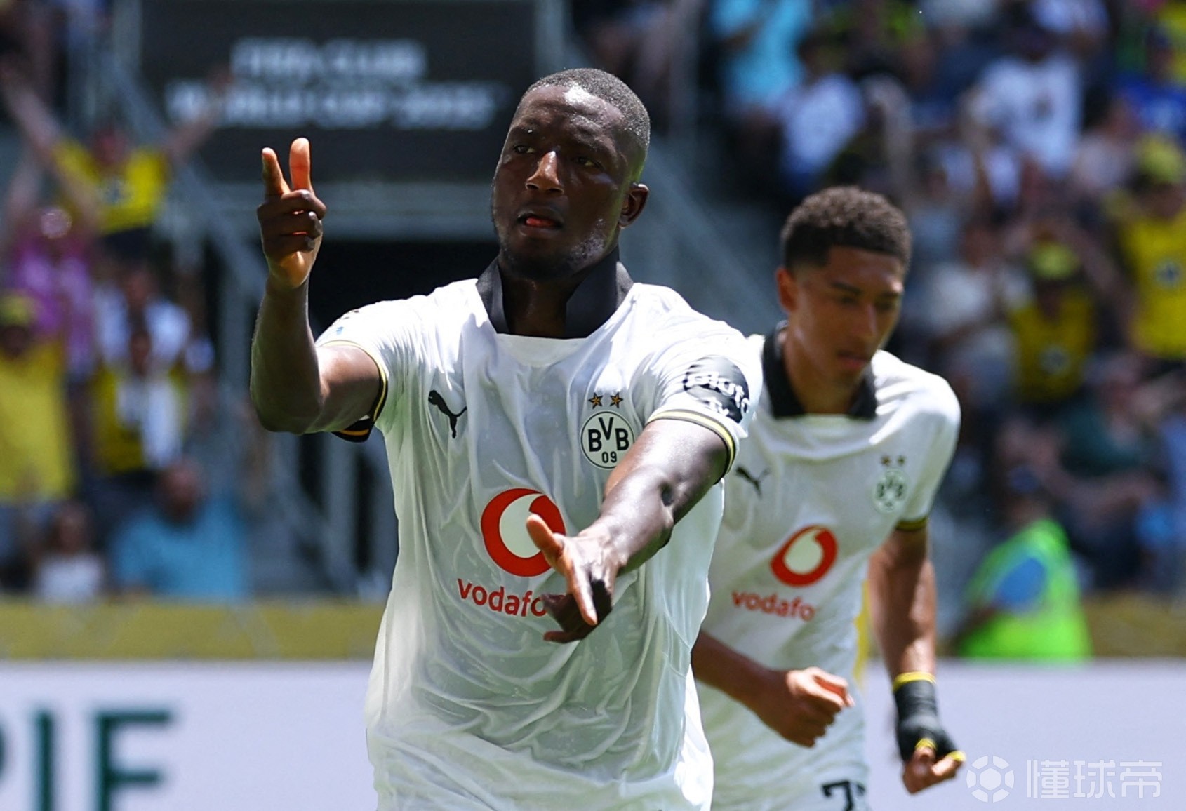 包含非洲球队扬眉吐气，横扫亚洲强队壮志凌云的词条