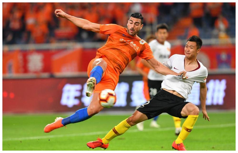 苏宁后防线失误频频，球队需加强整体防守能力的简单介绍