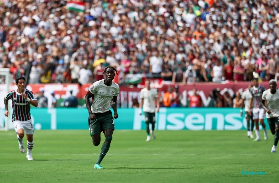 切尔西签下巴西新星，球迷欢呼连连