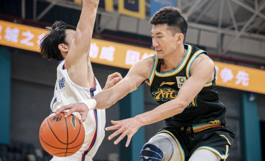 新疆男篮力克福建队，取得关键胜利