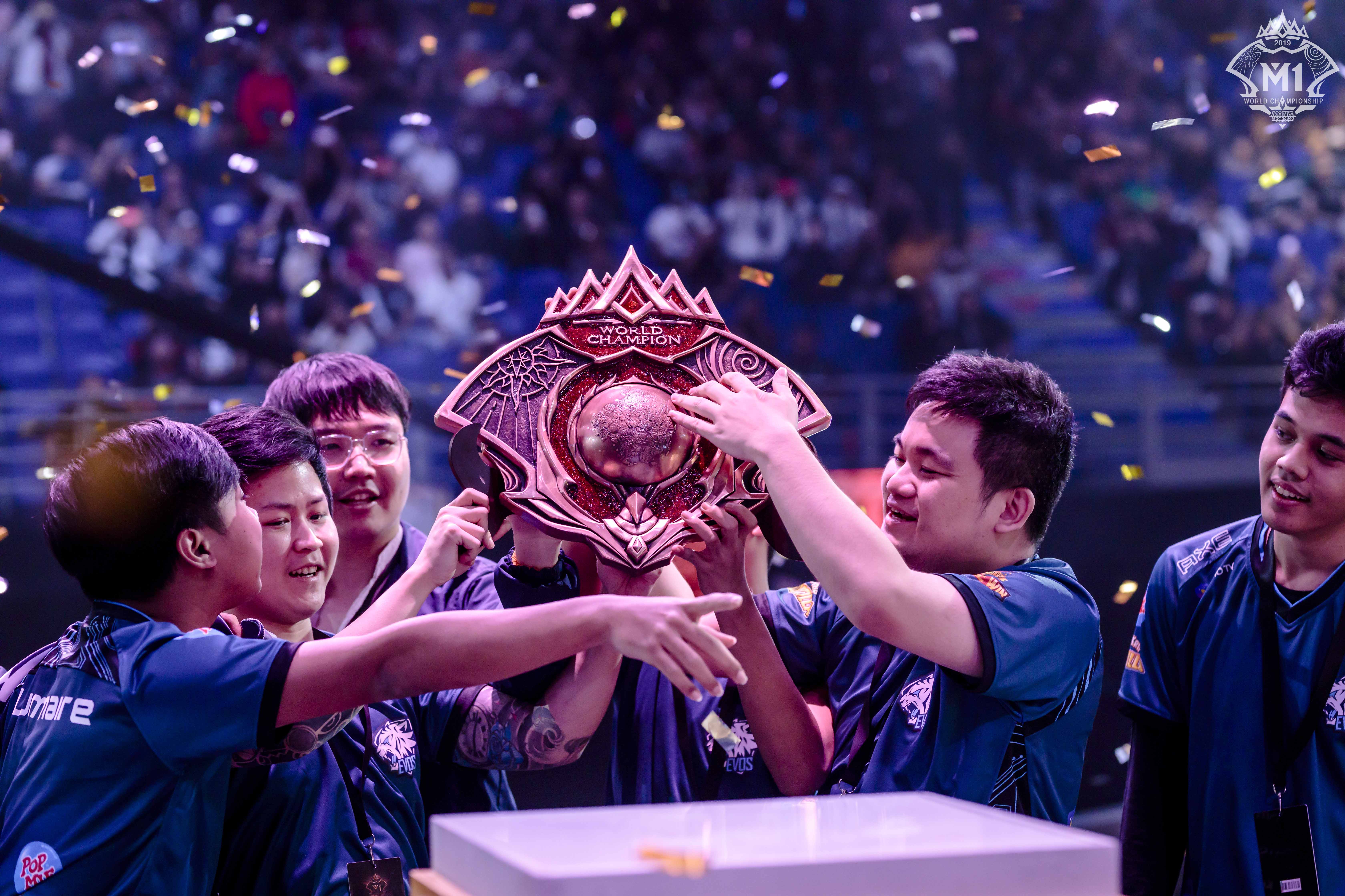 顶尖球员对决，激烈比拼展开