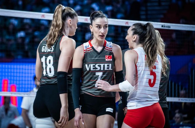 波兰大胜锁定丹麦,晋级一路狂飙 波兰大胜锁定丹麦,晋级一路狂飙