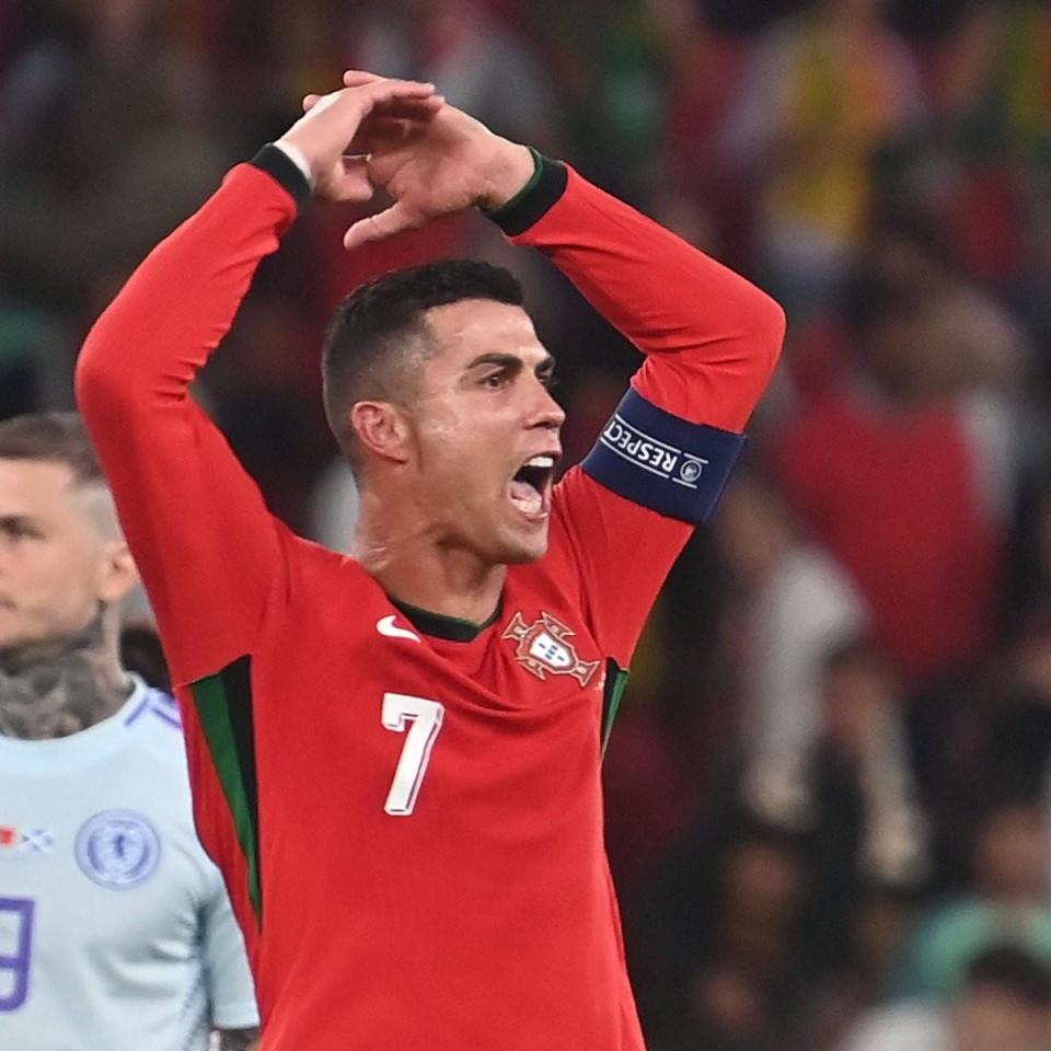 热那亚前锋罗梅罗收到意大利国家队征召，备战欧国联