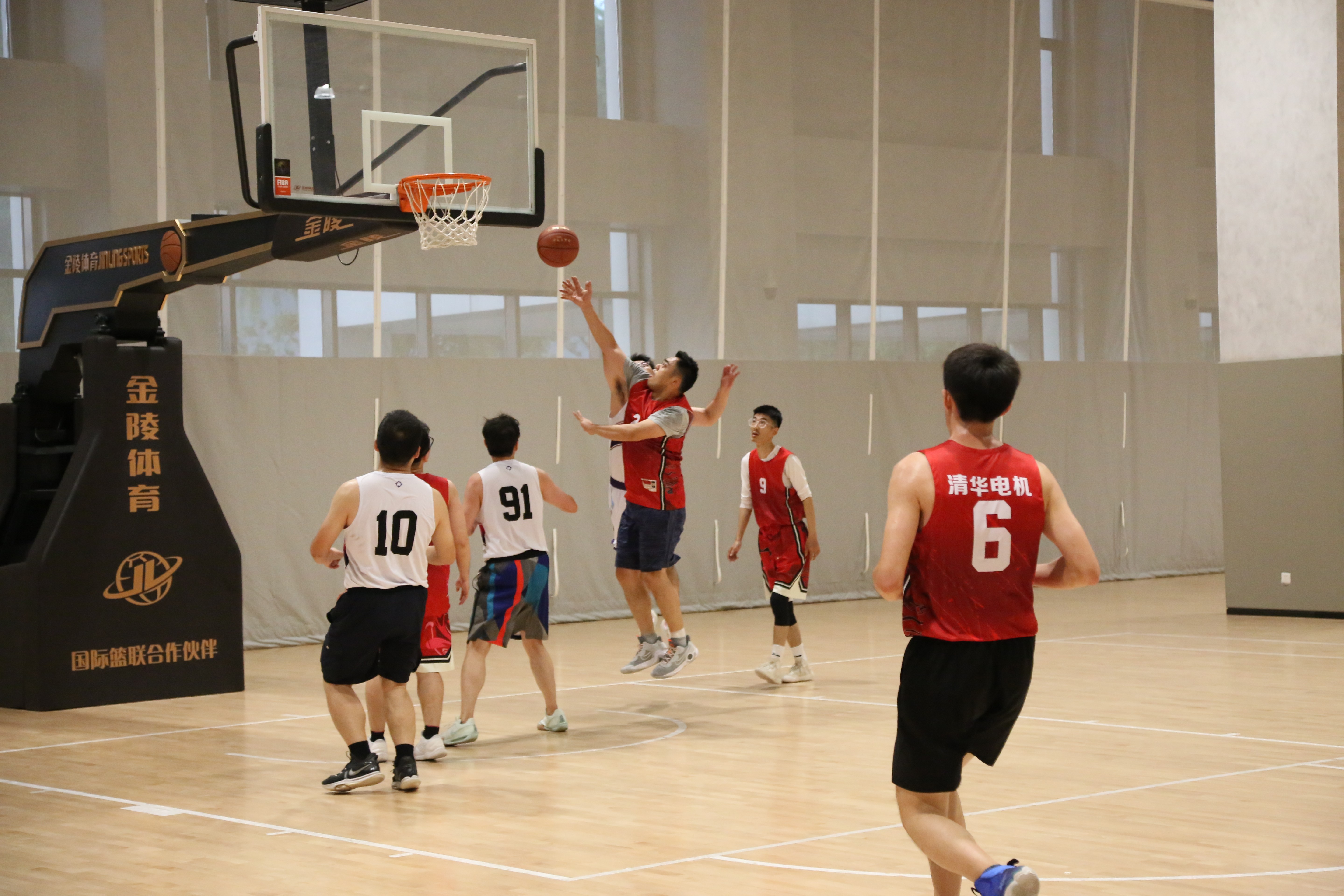 篮球国际邀请赛决赛大幕拉开，各队全力冲击的简单介绍