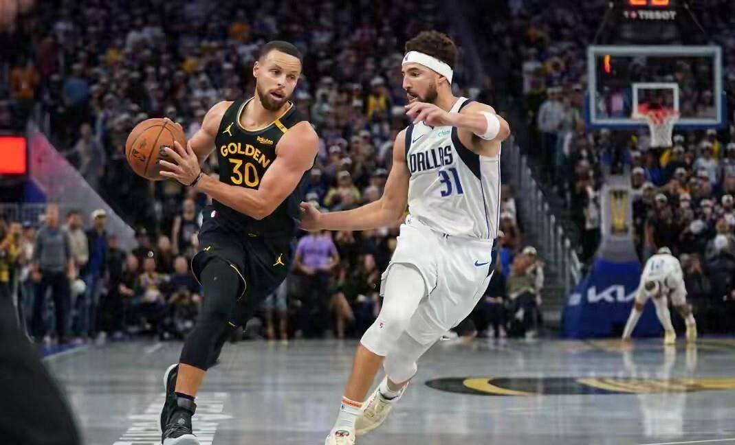 关于独行侠险胜勇士，库里统治全场的信息