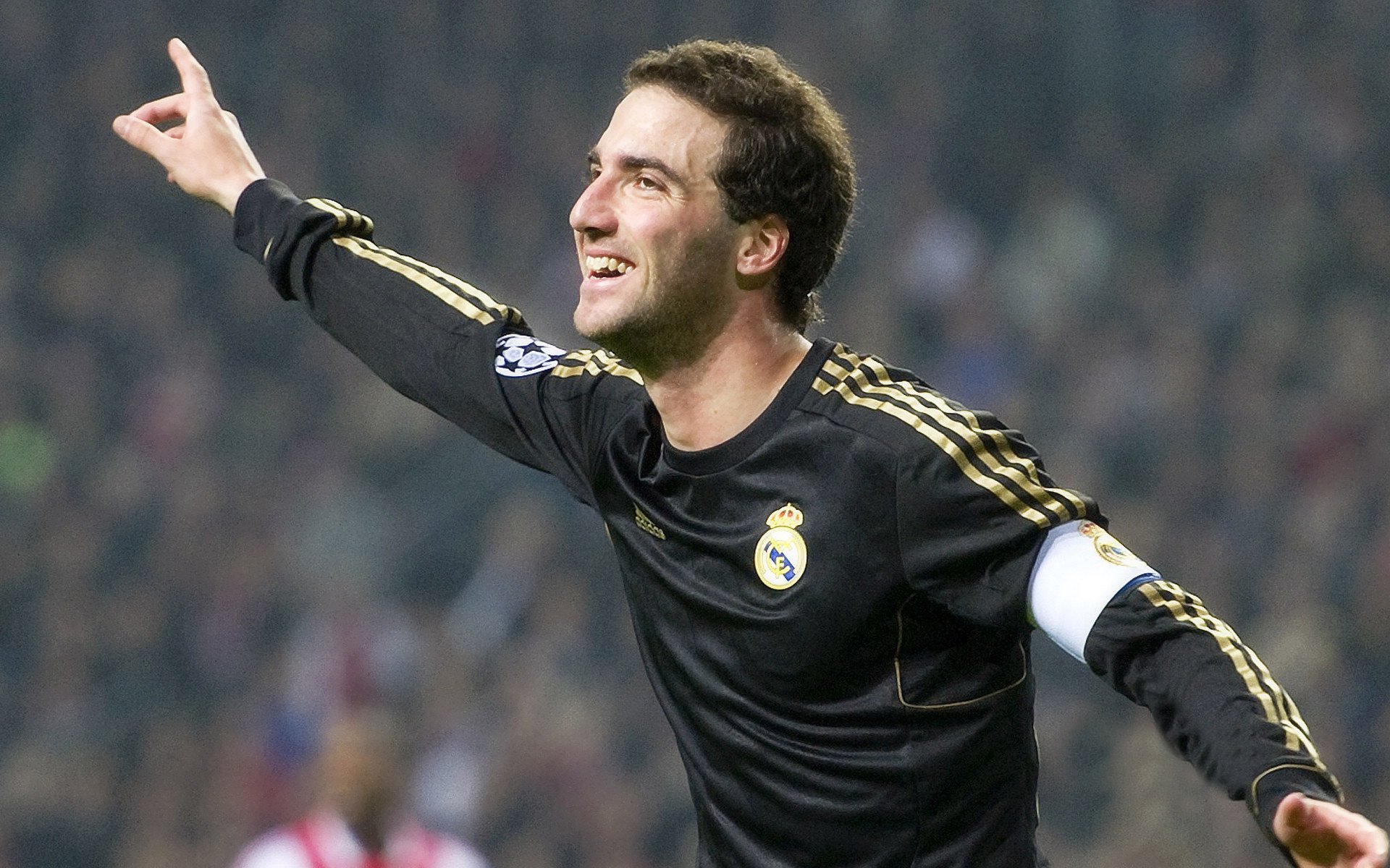 萨卡一锤定音！巴黎3-1力克马赛巩固榜首，英格兰新星闪耀法国国家德比